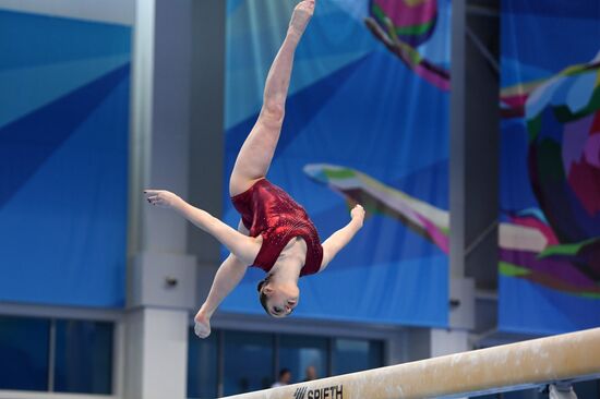 Aliya Mustafina returns to gymnastics