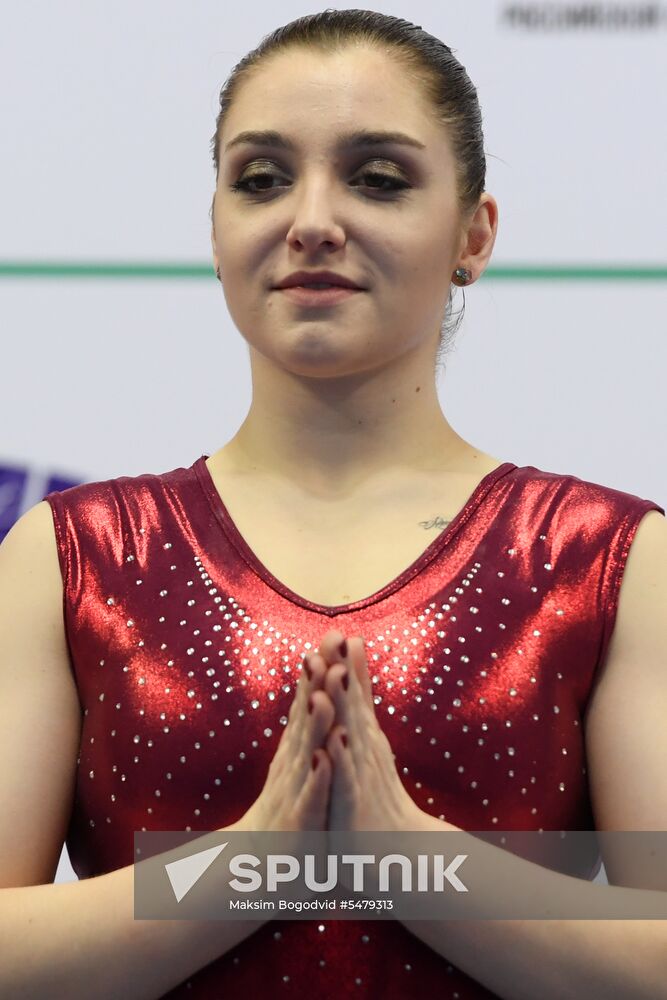 Aliya Mustafina returns to gymnastics