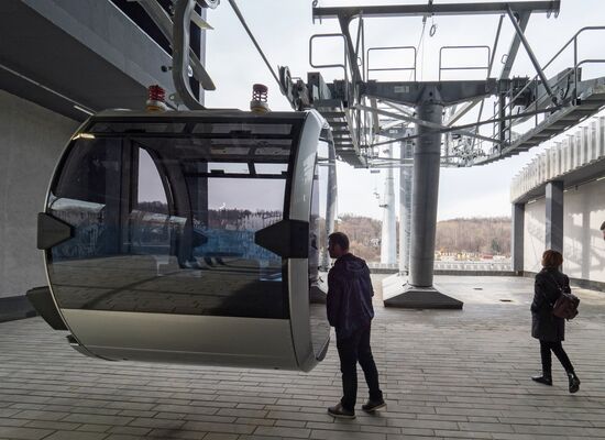 Construction of cable way across Moskva River in Luzhniki