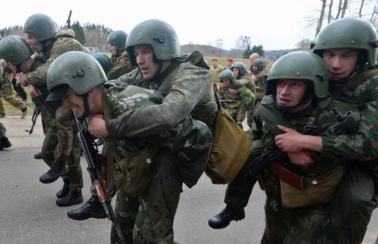 Exam to earn right to wear crimson beret in Belarus