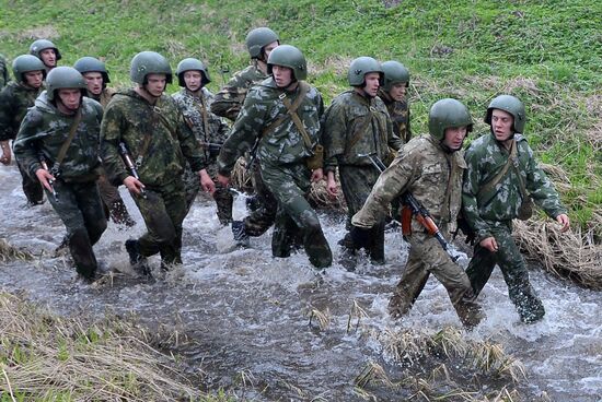 Exam to earn right to wear crimson beret in Belarus