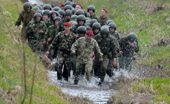 Exam to earn right to wear crimson beret in Belarus