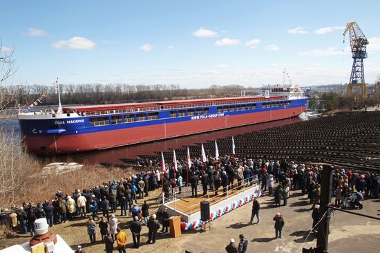 Nizhny Novgorod shipyard floats new dry cargo ship for Pola Rise