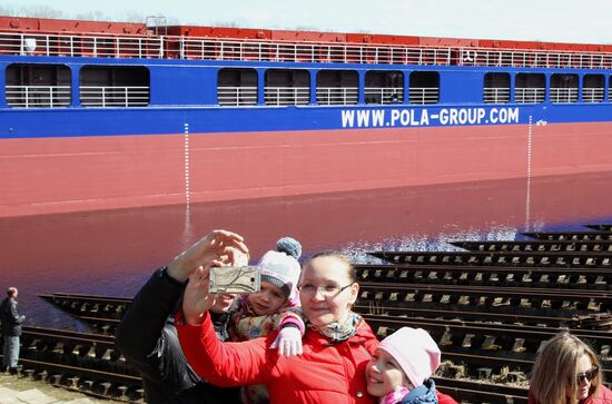Nizhny Novgorod shipyard floats new dry cargo ship for Pola Rise
