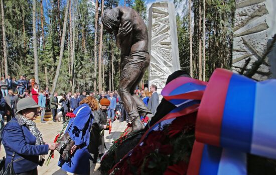 Unveiling of Katyn Memorial
