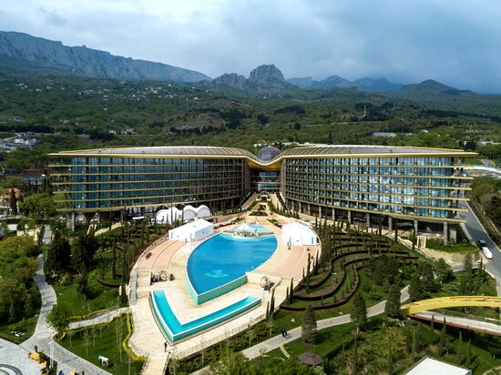Mriya Resort & Spa hotel in Yalta