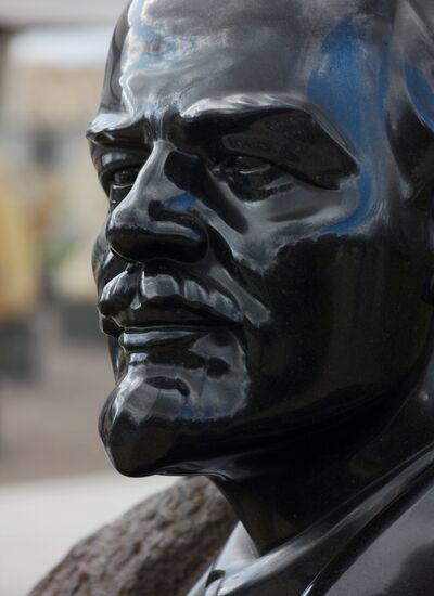 Vladimir Lenin monuments in Moscow