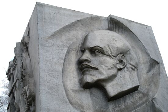 Vladimir Lenin monuments in Moscow