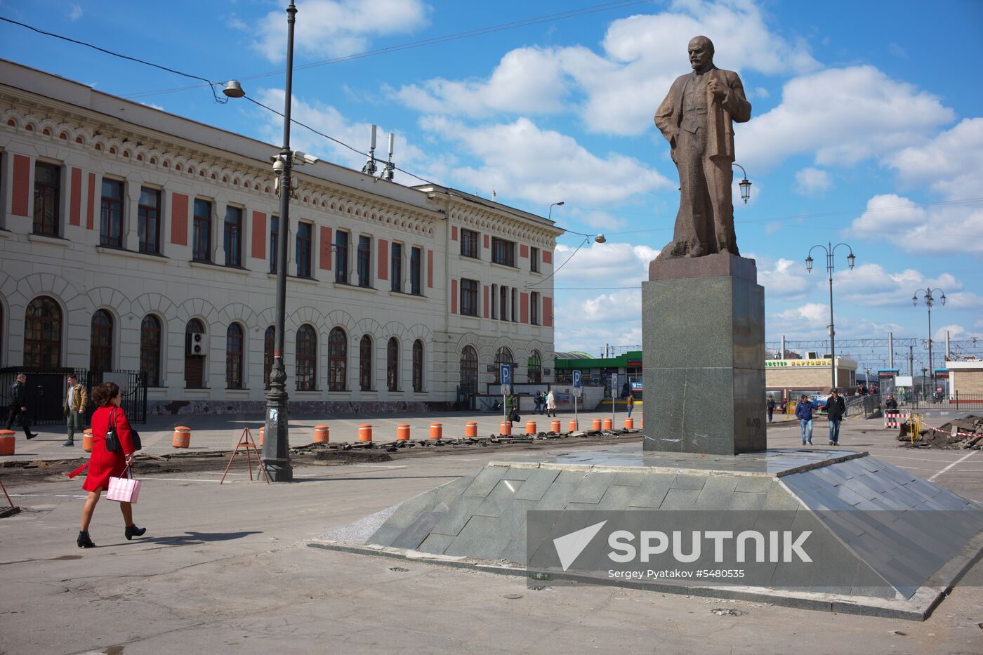 Vladimir Lenin monuments in Moscow