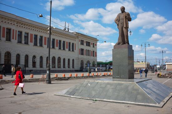 Vladimir Lenin monuments in Moscow