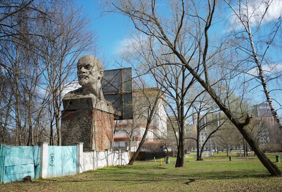 Vladimir Lenin monuments in Moscow