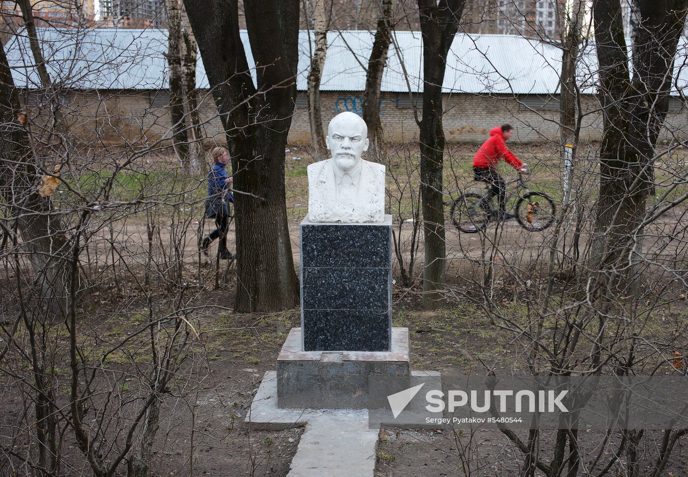 Vladimir Lenin monuments in Moscow
