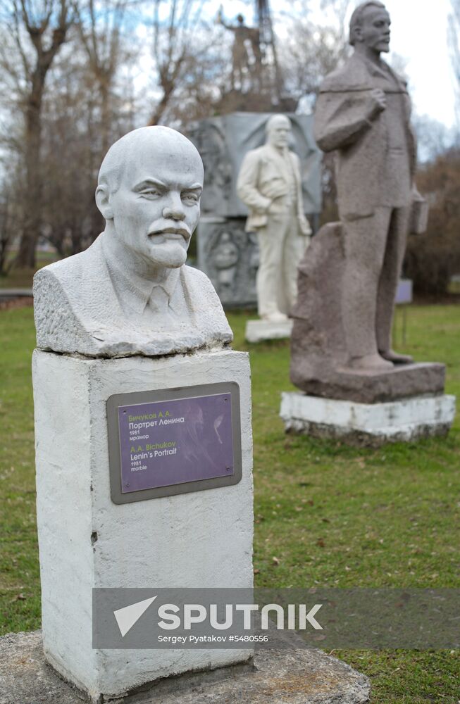 Vladimir Lenin monuments in Moscow