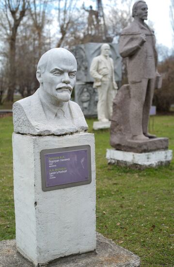 Vladimir Lenin monuments in Moscow
