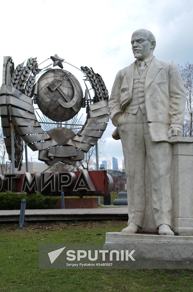 Vladimir Lenin monuments in Moscow