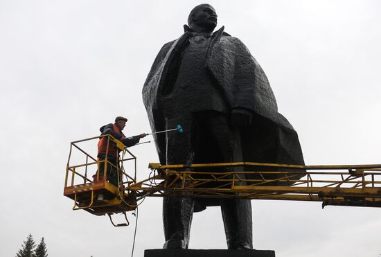Voluntary city cleanup in Novosibirsk