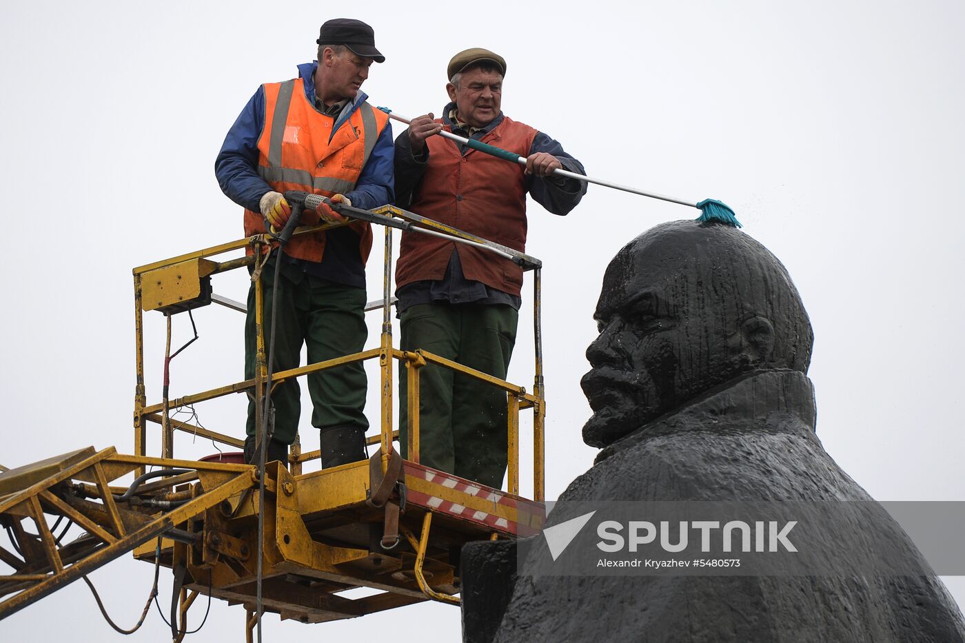 Voluntary city cleanup in Novosibirsk