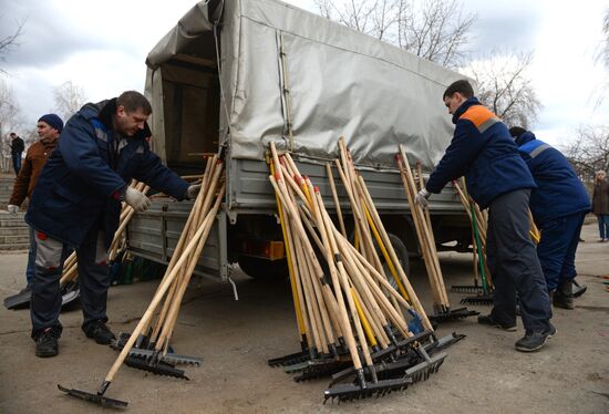 Voluntary city cleanup in Novosibirsk