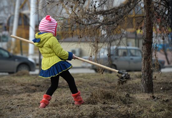 Voluntary city cleanup in Novosibirsk