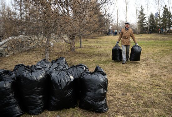 Voluntary city cleanup in Novosibirsk