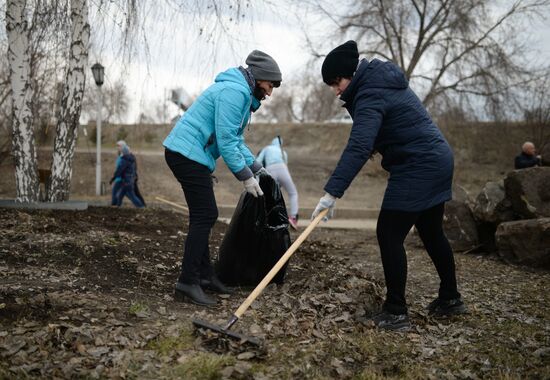 Voluntary city cleanup in Novosibirsk