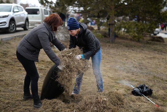Voluntary city cleanup in Novosibirsk