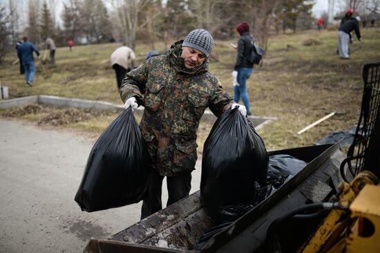 Voluntary city cleanup in Novosibirsk