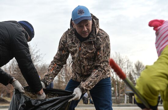 Voluntary city cleanup in Novosibirsk