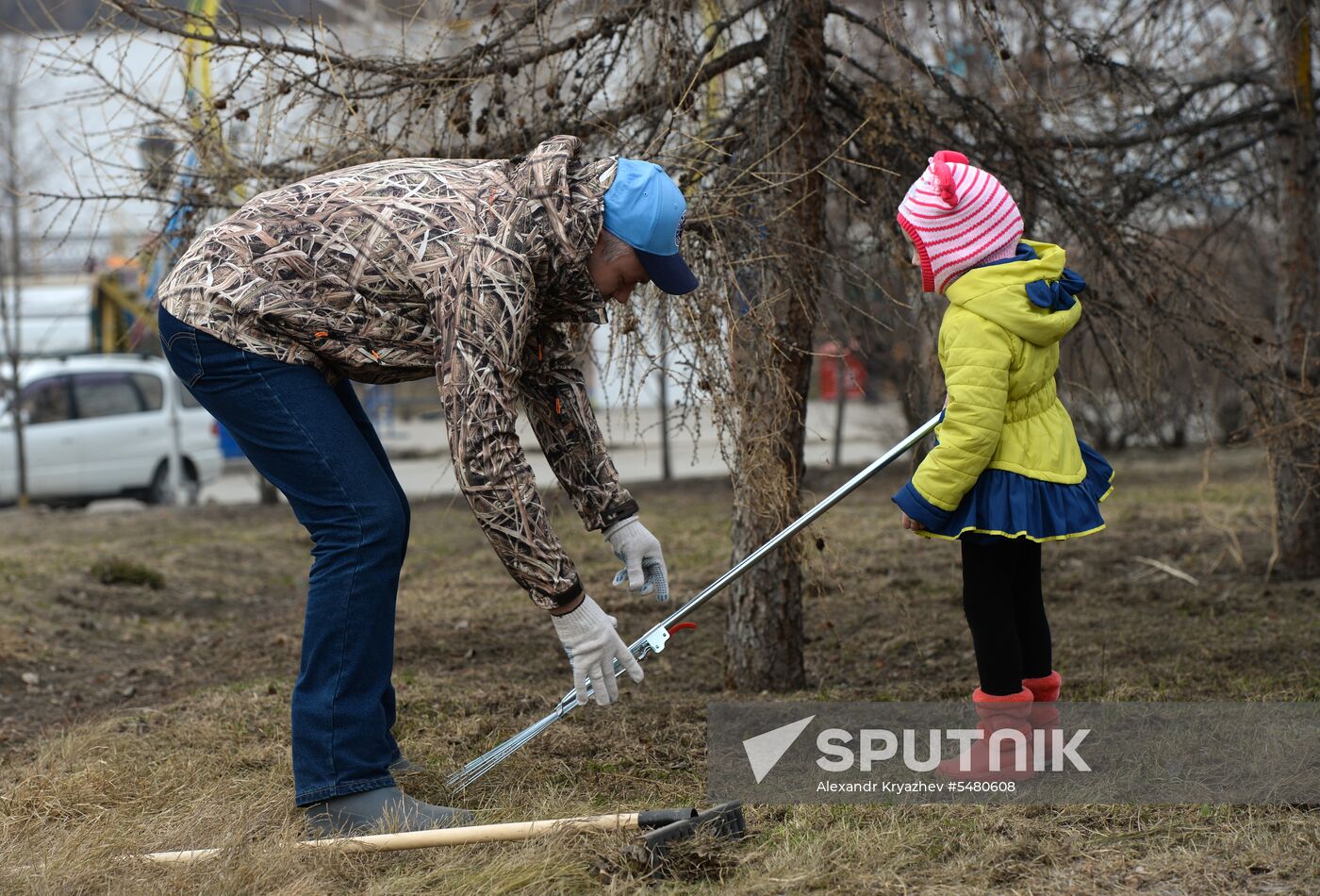 Voluntary city cleanup in Novosibirsk