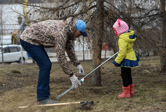 Voluntary city cleanup in Novosibirsk