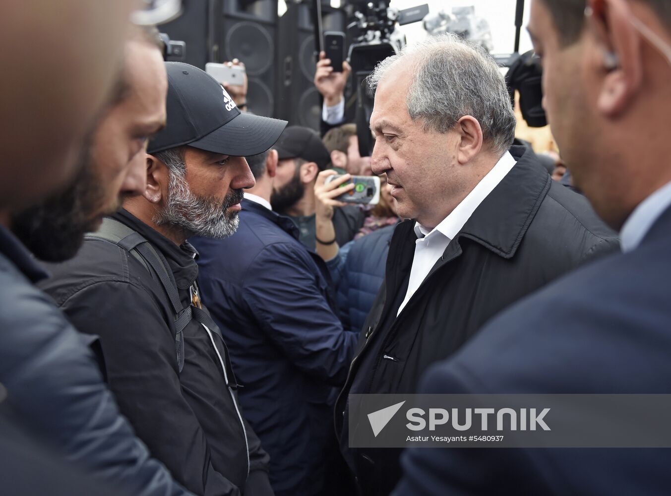 Armenia's Presdient Armen Sarisyan meets with protesters' leader Nikol Pashinyan
