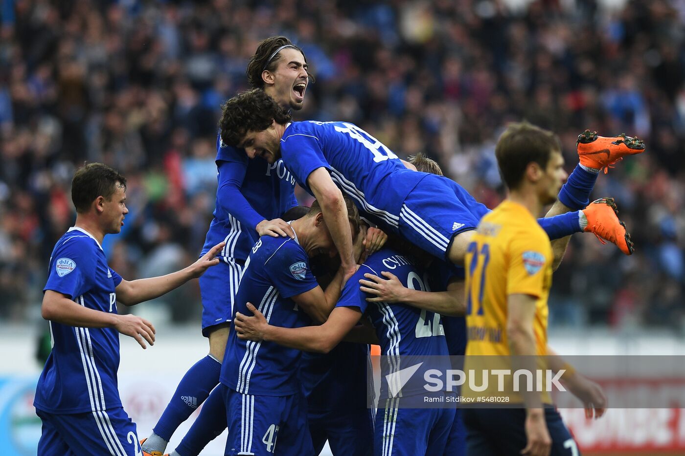 Football. Vogograd Arena hosts first official match