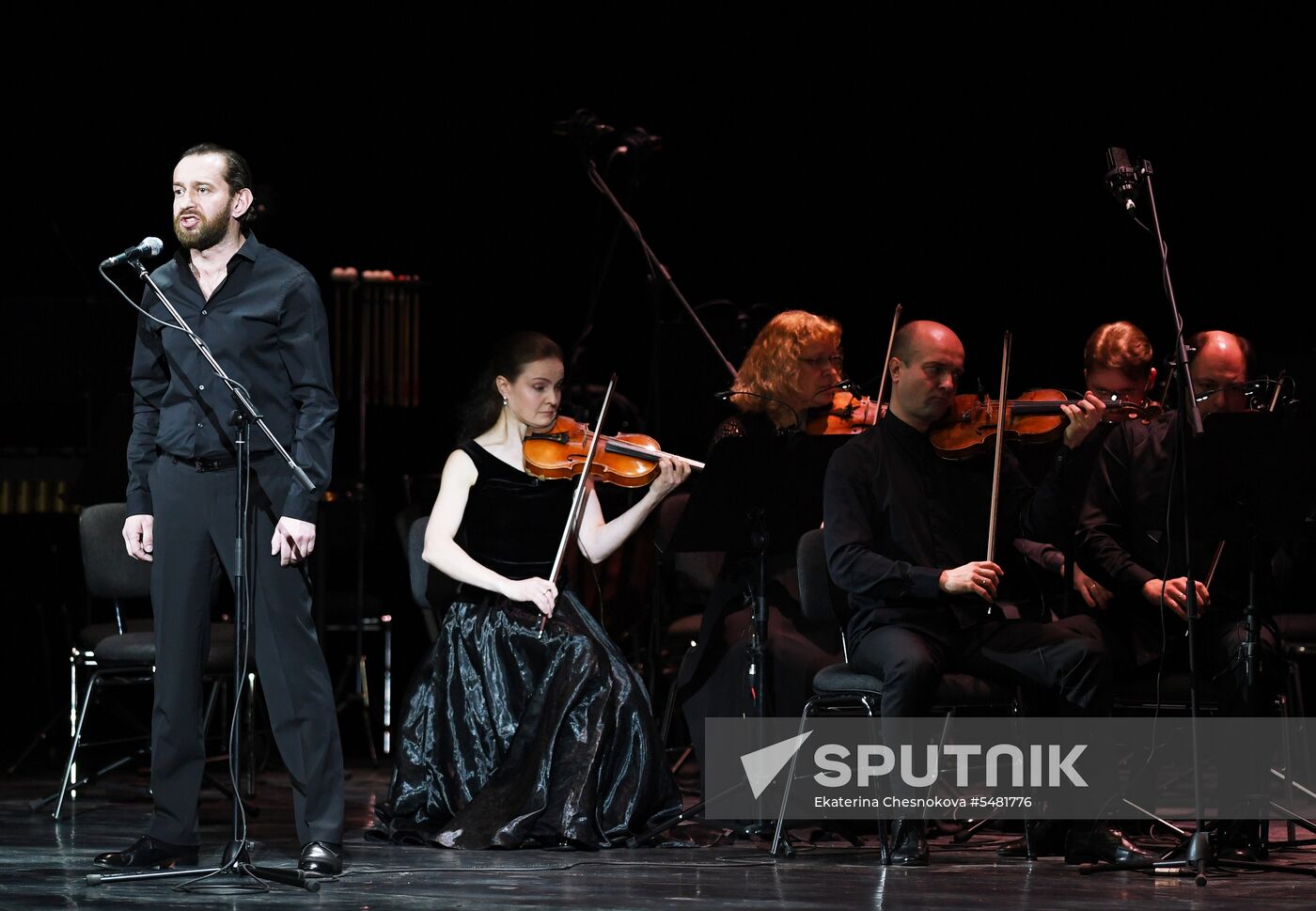 Performance by Yury Bashmet, Konstantin Khabensky and Moscow Virtuosi Chamber Orchestra