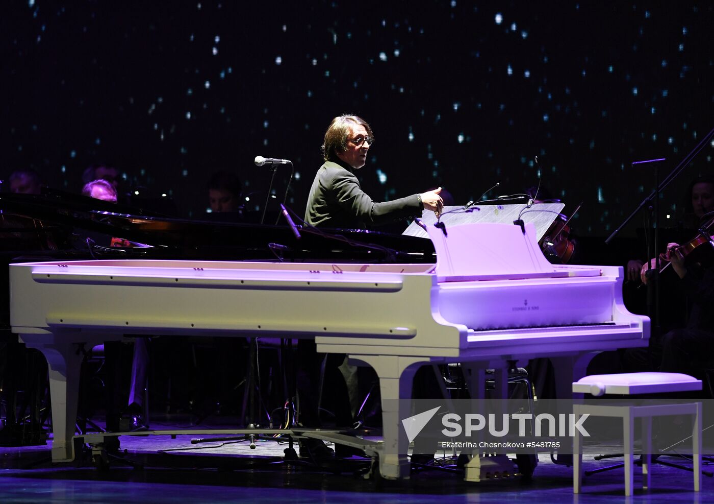 Performance by Yury Bashmet, Konstantin Khabensky and Moscow Virtuosi Chamber Orchestra