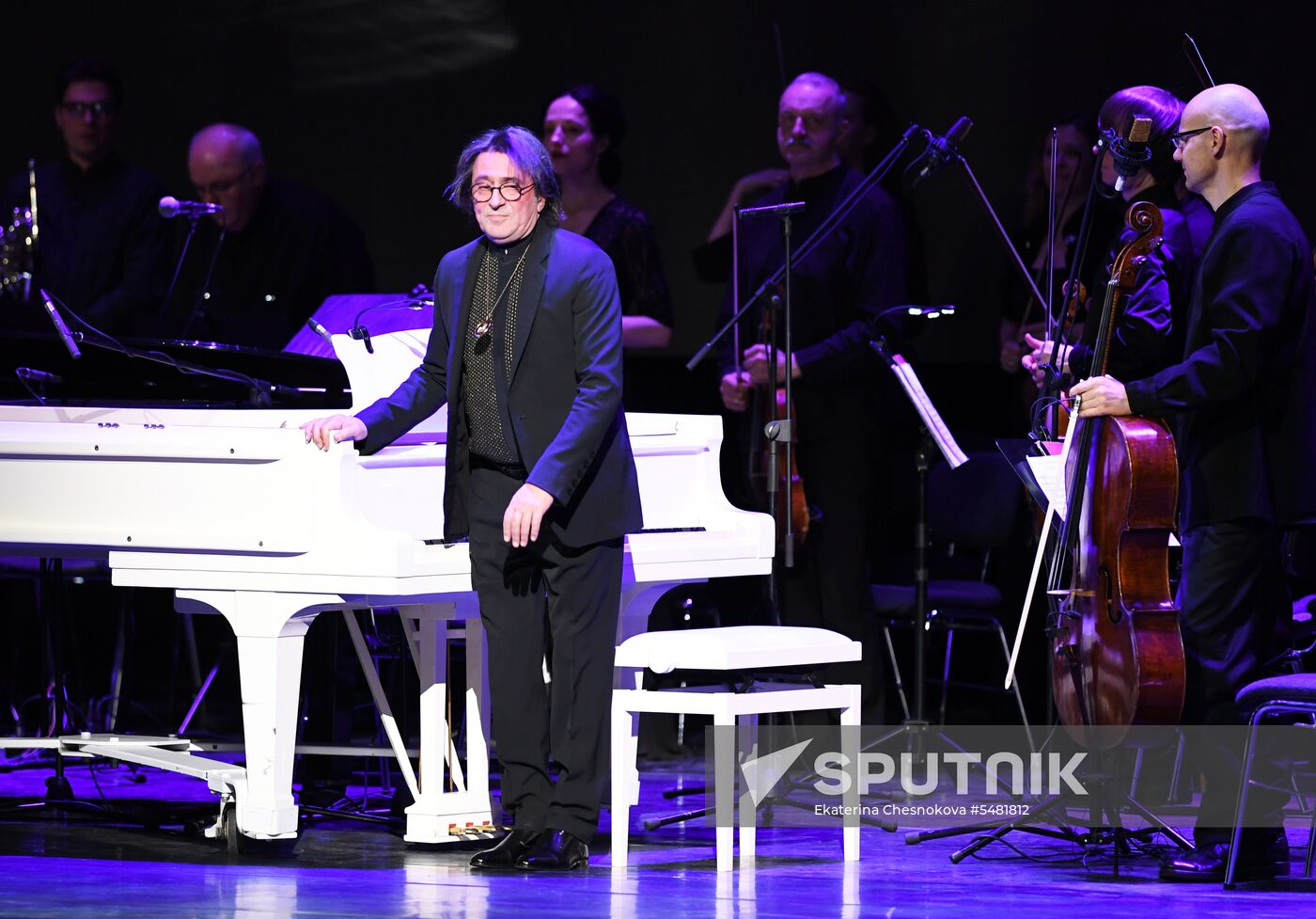 Performance by Yury Bashmet, Konstantin Khabensky and Moscow Virtuosi Chamber Orchestra