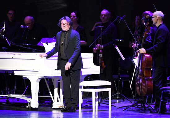 Performance by Yury Bashmet, Konstantin Khabensky and Moscow Virtuosi Chamber Orchestra
