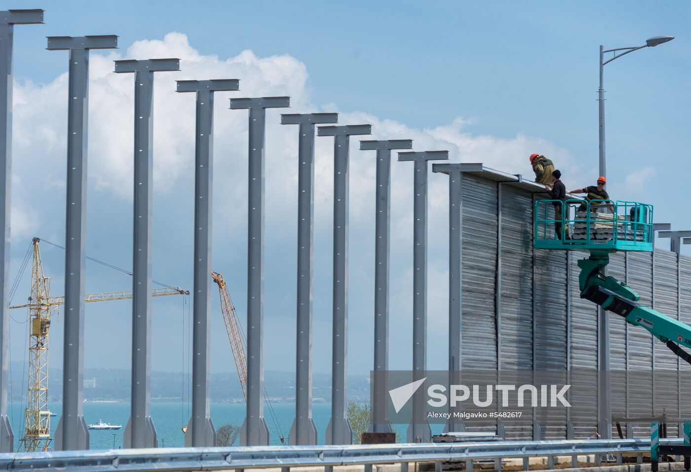 Construction of access roads to Crimean Bridge