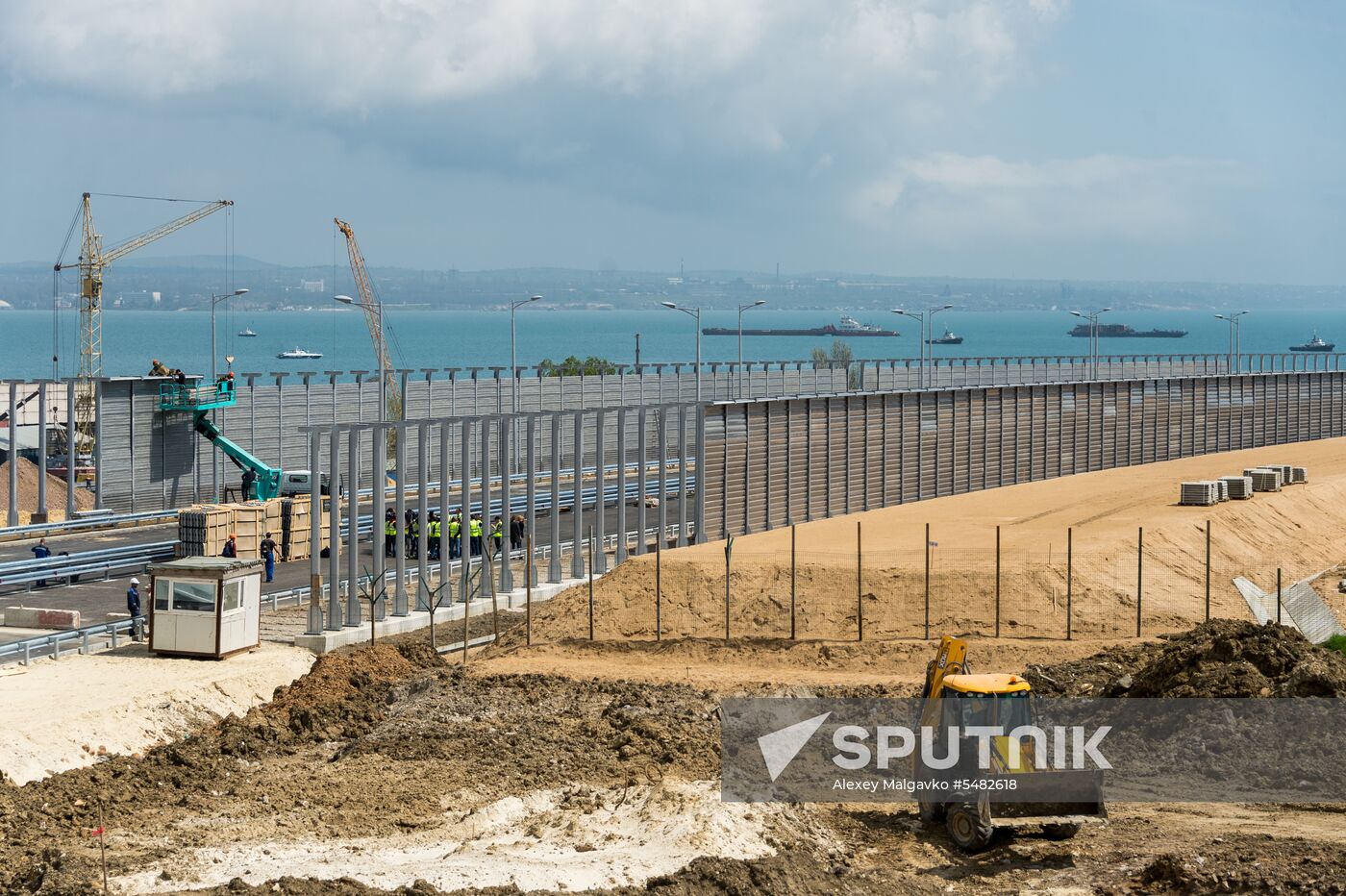 Construction of access roads to Crimean Bridge