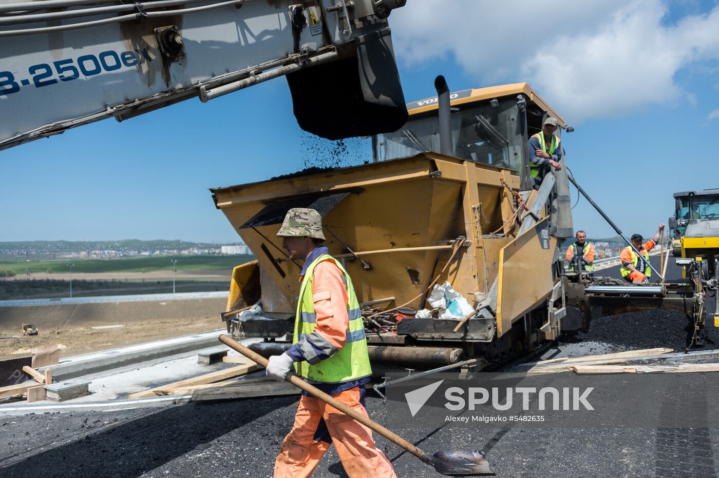 Construction of access roads to Crimean Bridge