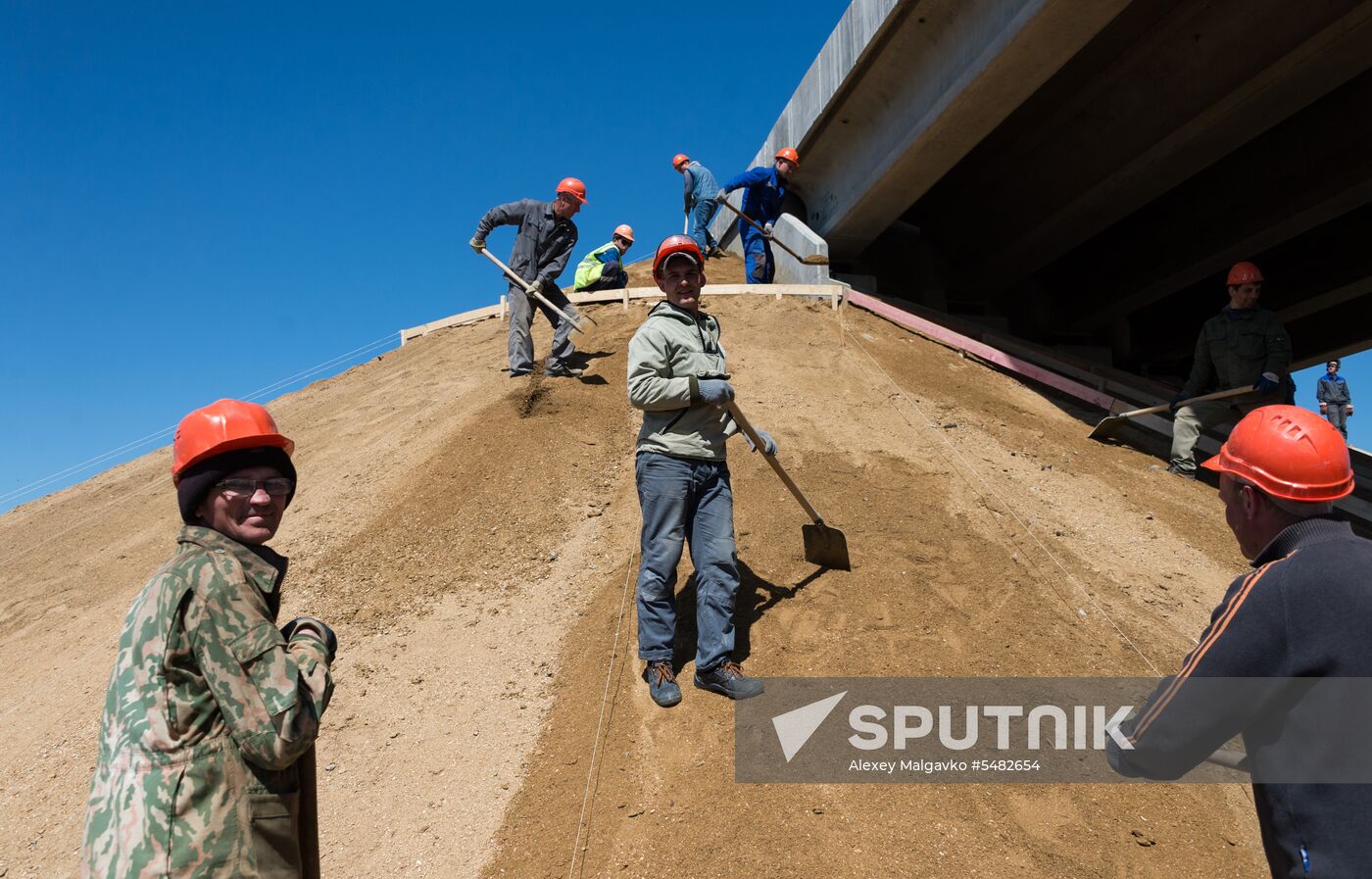 Construction of access roads to Crimean Bridge