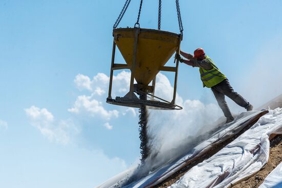 Construction of access roads to Crimean Bridge