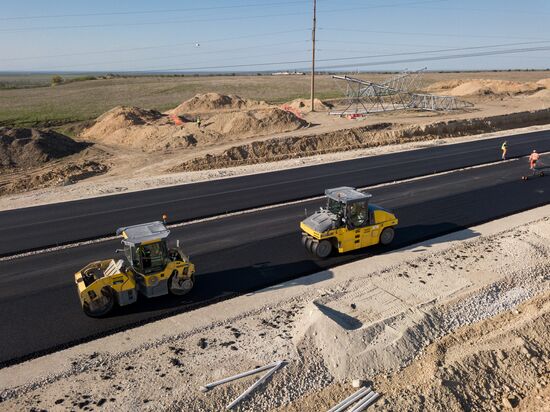 Construction of access roads to Crimean Bridge
