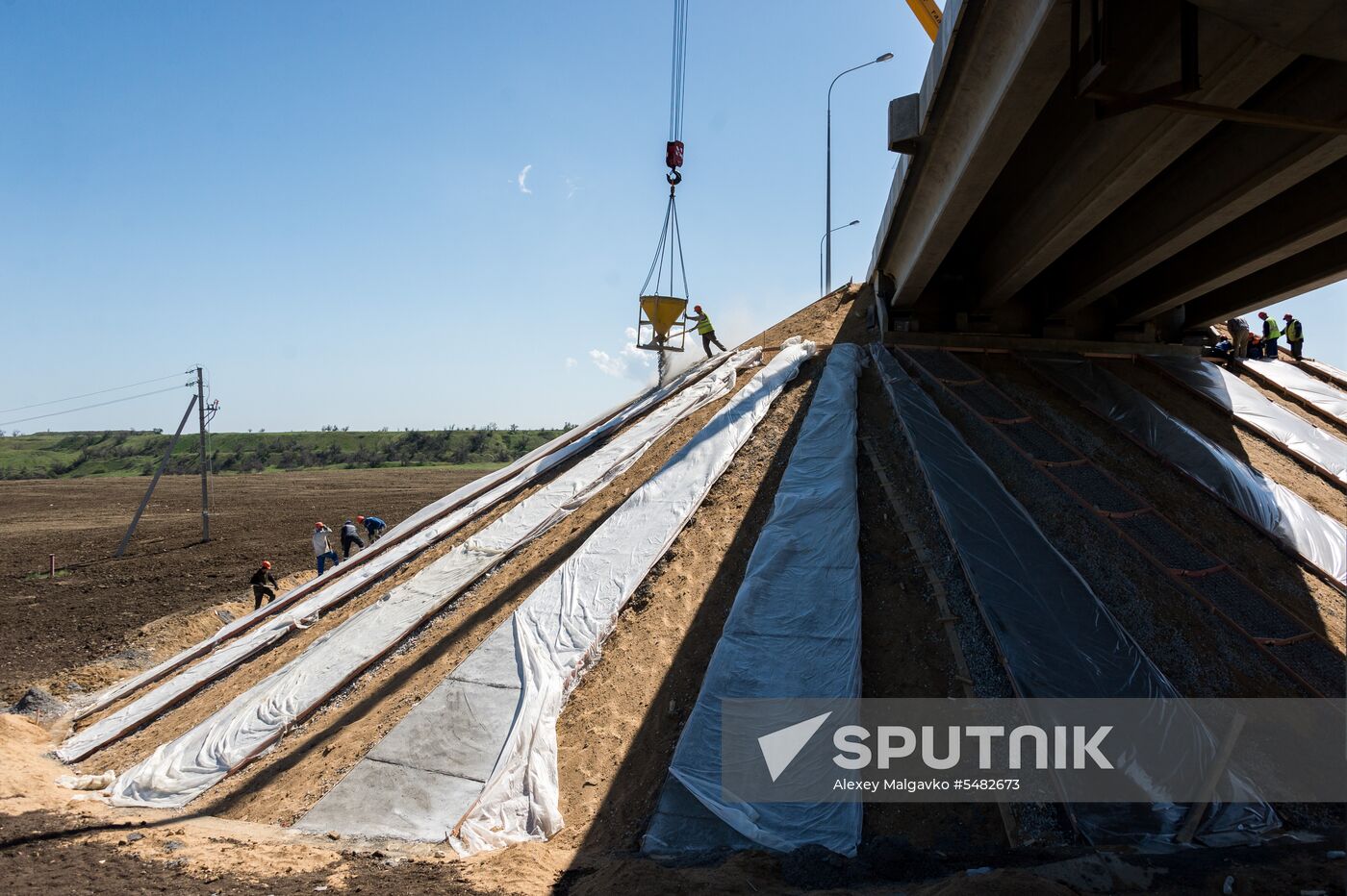 Construction of access roads to Crimean Bridge