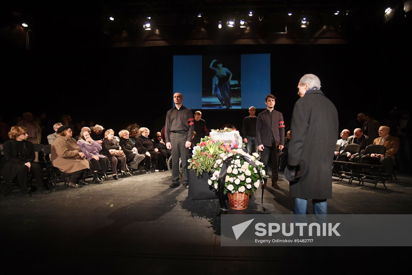 Paying last respects to actress Nina Doroshina