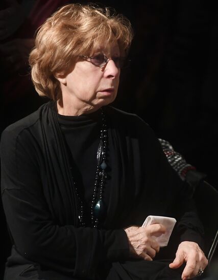Paying last respects to actress Nina Doroshina
