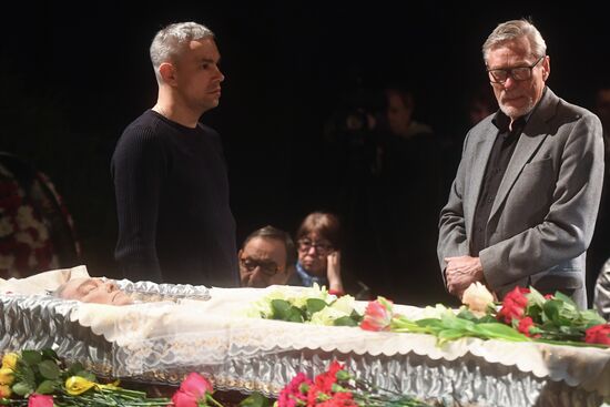 Paying last respects to actress Nina Doroshina