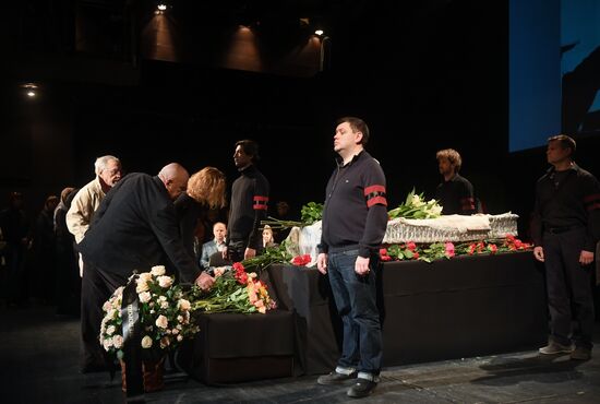 Paying last respects to actress Nina Doroshina