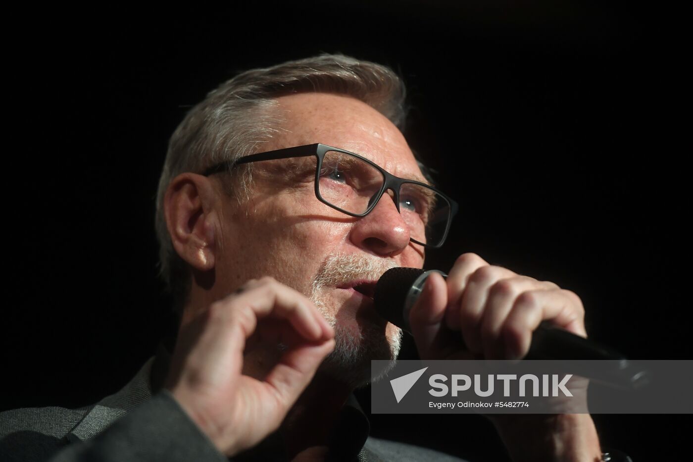 Paying last respects to actress Nina Doroshina