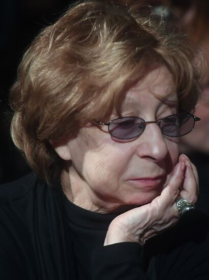 Paying last respects to actress Nina Doroshina
