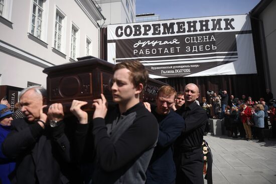 Paying last respects to actress Nina Doroshina